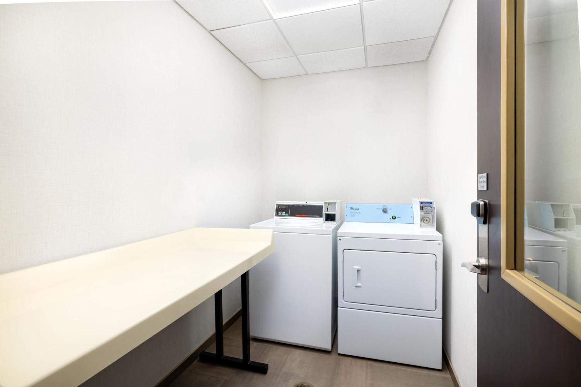 Hotel Courtyard By Marriott Concord Extérieur photo